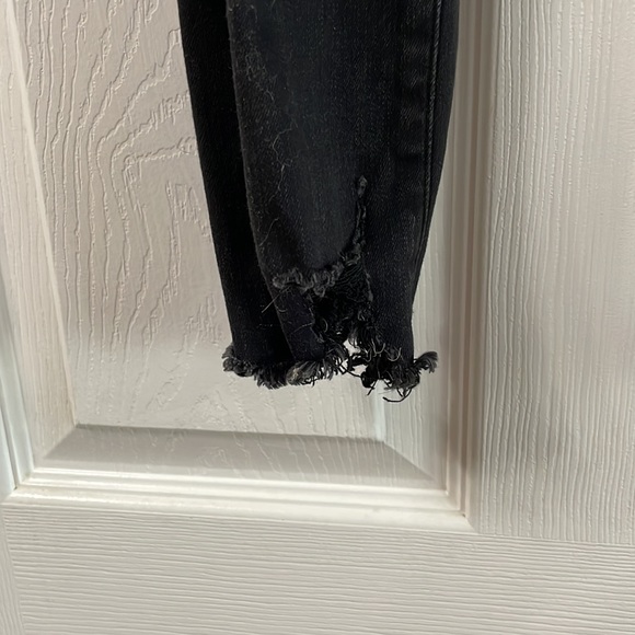 ❤️ 5/$25 - Abercrombie and Fitch crop jean Sz 2 - Picture 2 of 7